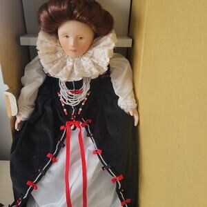 Vtg. Queen Elizabeth I Bisque Porcelain Doll In Box w/Stand Franklin Heirloom